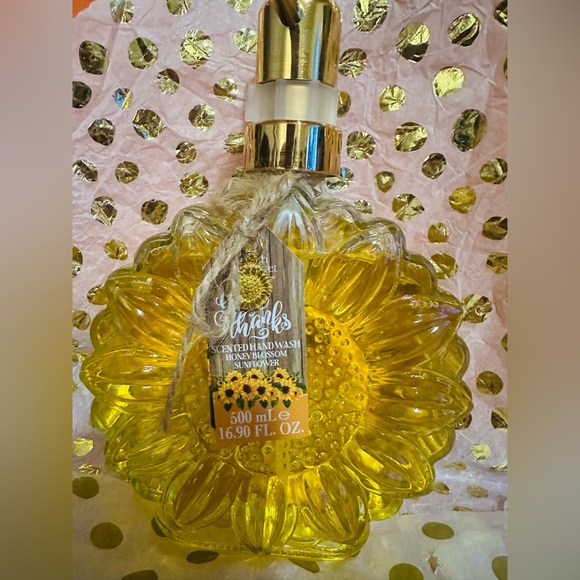 Sunflower🌻🌻Blossom Hand Soap with Gold Pump - Picture 5 of 5
